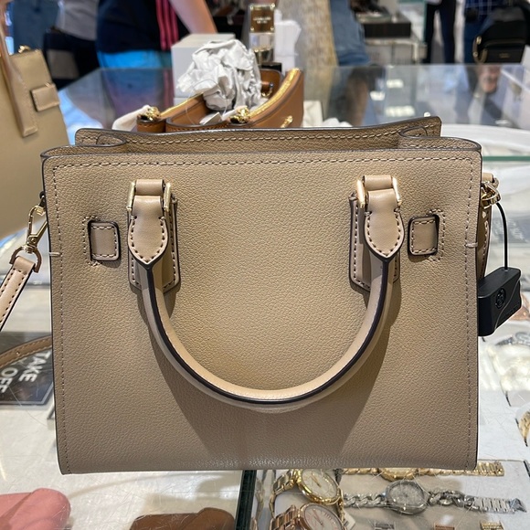 Michael Kors
Hamilton Small Satchel Leather
Color: Camel
NWT - Picture 9 of 16